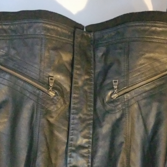 ❤ Danier Black Leather Moto Style Coat / Jacket ❤ - Picture 3 of 12